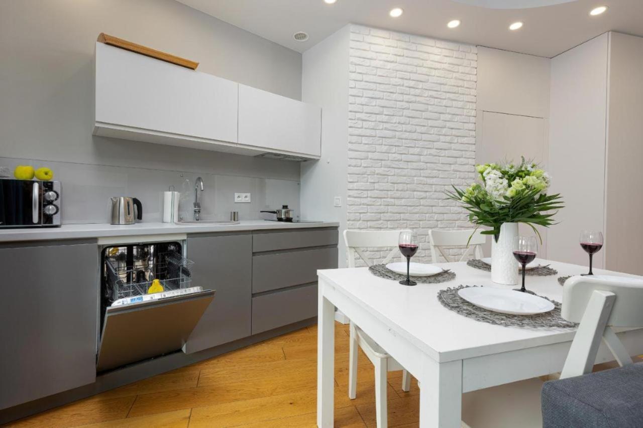 Modern Apartment With Pool Near Golden Terraces 华沙 外观 照片